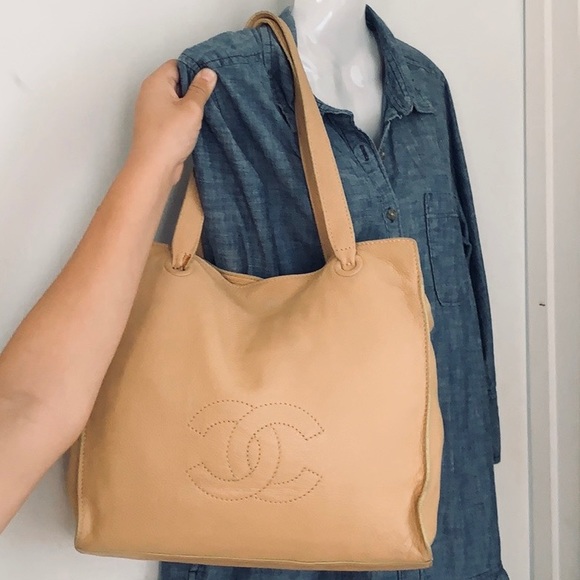 Auth CHANEL Lambskin Caviar Matte Leather Tote - Picture 2 of 8